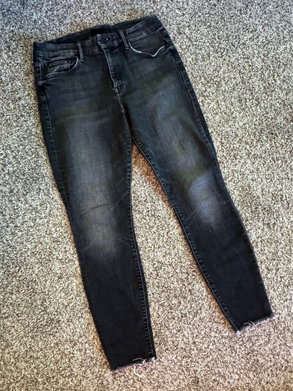MOTHER Looker Ankle Fray Jeans in Black